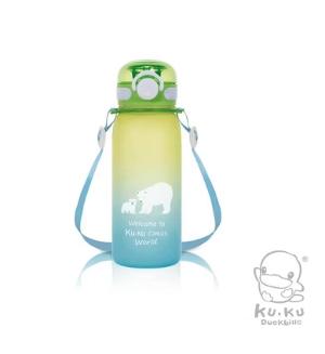 酷咕鴨 KUKU 彈蓋鎖扣漸變水壺-極光白熊550ml